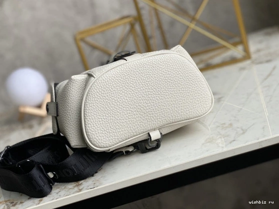 WIS LOUIS XS VUITTON CHRISTOPHER 0819